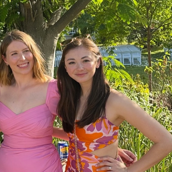 Meet your Posher, Danielle - Picture 2 of 3